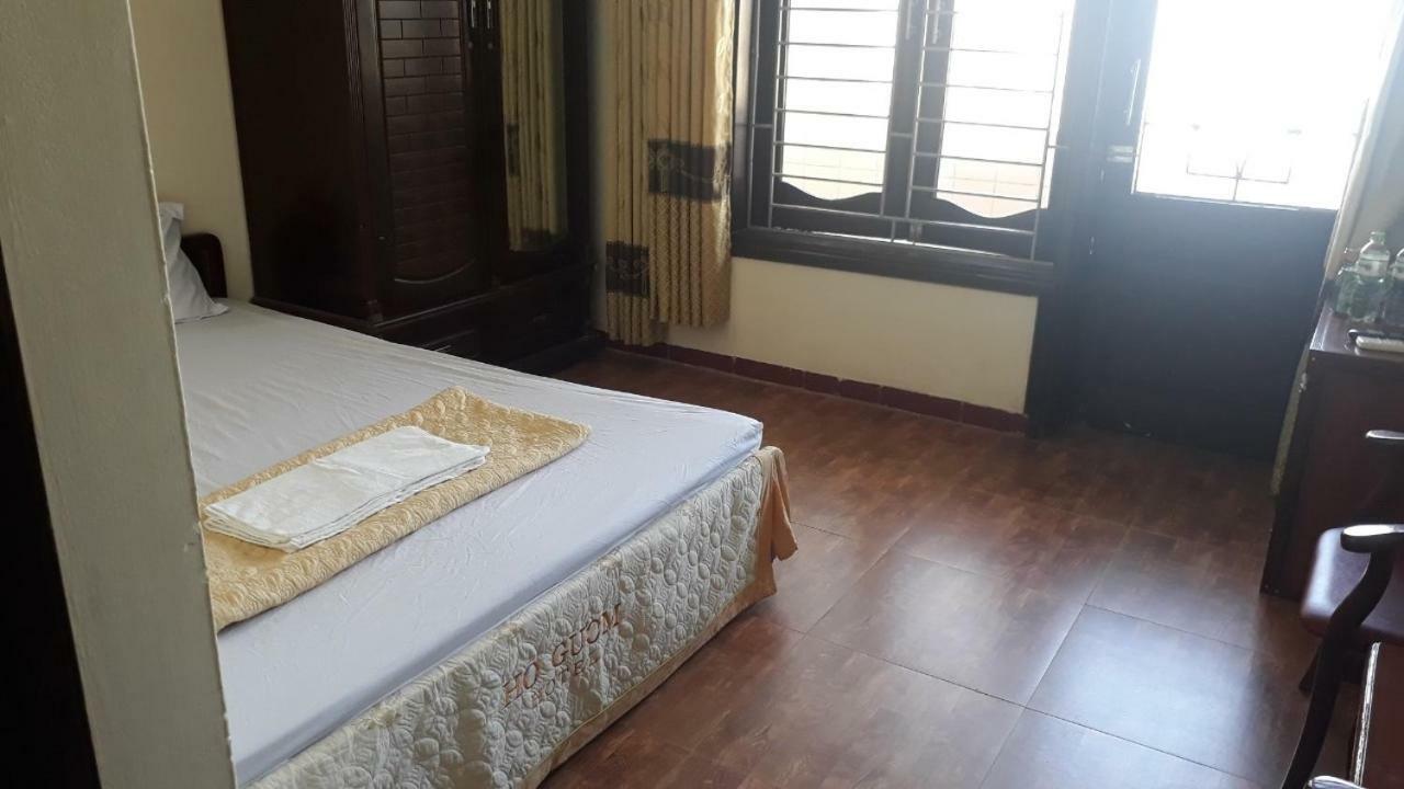Khach San Ho Guom Hotel Сам Сон Екстериор снимка